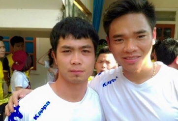 Hàng nghìn người kéo đến xem Công Phượng đá bóng ở làng