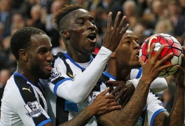 Sao Hà Lan nói gì khi lập poker vào lưới Norwich?