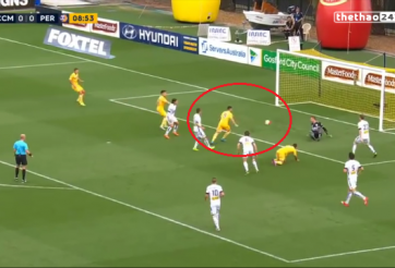 VIDEO: Bàn thắng ra mắt may mắn nhất từng thấy