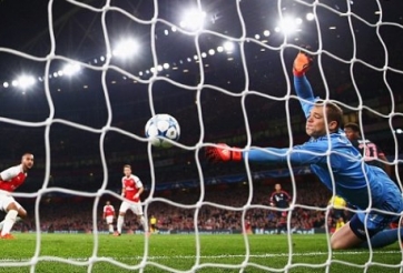 VIDEO: Pha đổ người khiến fan Arsenal mừng hụt của Manuel Neuer