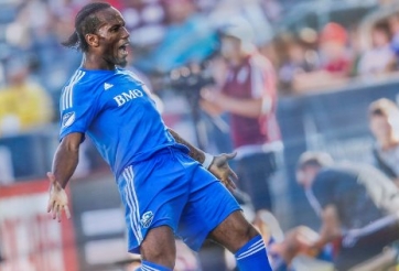 VIDEO: 2 siêu phẩm đánh gót thành bàn của Drogba trong vòng 2 phút ở MLS
