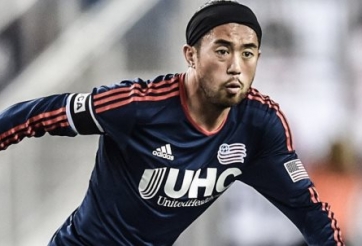 VIDEO: Lee Nguyễn ghi bàn đánh bại đội bóng của Pirlo, Lampard