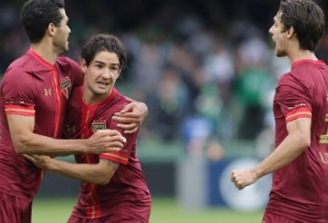 VIDEO: Siêu phẩm sút xa đẳng cấp của Pato ở giải VĐQG Brazil