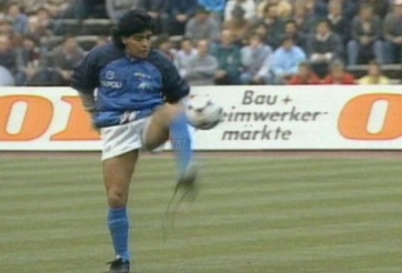 VIDEO: Những hình ảnh ấn tượng hiếm thấy về huyền thoại Maradona