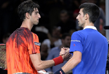 Djokovic gặp khó tại vòng 3 Paris Masters 2015