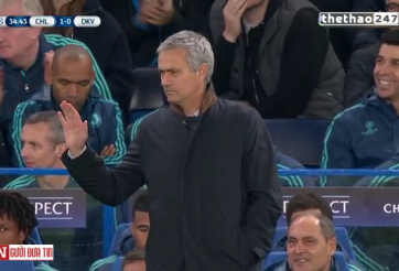 VIDEO: HLV Mourinho và sự ủng hộ tuyệt đối của CĐV Chelsea