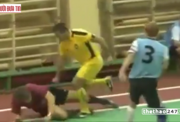 VIDEO: Phạt thẻ đỏ, trọng tài bị cầu đấm gục ở giải Futsal Nga