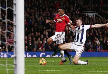 VIDEO: Pha tăng tốc khiến đối phương nhận thẻ đỏ của Martial