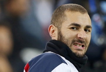 Gặp khủng hoàng, Benzema tính đường tới London