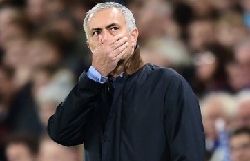 Bằng chứng khó cãi Mourinho lách luật ở trận thua Stoke