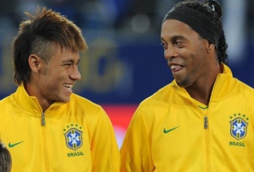 VIDEO: Sự giống nhau kỳ lạ giữa 2 siêu phẩm của Neymar và Ronaldinho
