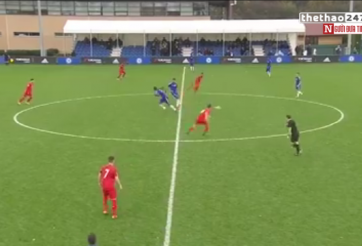 VIDEO: Sao trẻ Chelsea solo ghi bàn từ giữa sân đầy khó tin