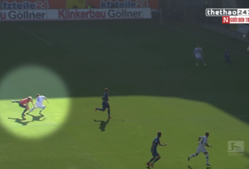 VIDEO: Trọng tài hạ knock out cầu thủ ở giải hạng 2 Đức