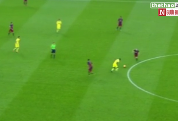 VIDEO: Cầu thủ Villarreal 'dại dột' chơi bóng ma cùng Busquets và Iniesta