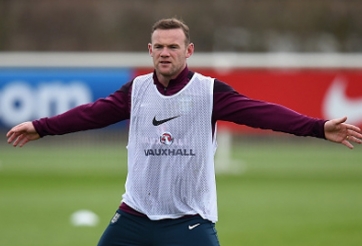 Wayne Rooney ngồi dự bị ở trận gặp Tây Ban Nha