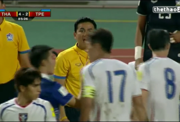 VIDEO: 2 tình huống khiến HLV Kiatisuk nổi xung của cầu thủ Đài Loan