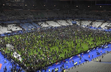 Trận Pháp vs Đức hoảng loạn vì đánh bom liều mạng