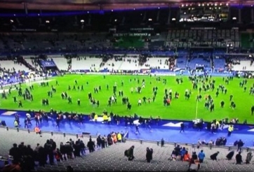 VIDEO: Khủng bố đánh bom làm rung chuyển trận đấu Pháp - Đức