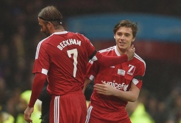VIDEO: Màn trình diễn của Brooklyn Beckham khi vào sân thay cha