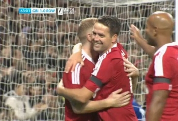 VIDEO: Bộ 3 Owen, Scholes, Beckham phối hợp ghi bàn tuyệt đẹp trước FC Zidane