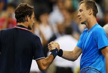 Đánh bại Berdych, Federer cùng Nole dẫn đầu bảng A