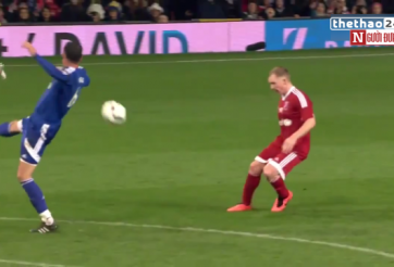 VIDEO: Cú chạm bóng đẳng cấp của Paul Scholes ở trận giao hữu các huyền thoại