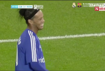 VIDEO: Ronaldinho định tái hiện cú lốp bóng để đời vào lưới thủ thành Seaman