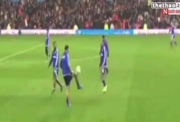 VIDEO: Màn khởi động kỹ thuật mãn nhãn của Ronaldinho, Robert Pires và Cafu