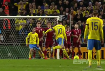 VIDEO: Siêu phẩm sút phạt ấn tượng của Ibrahimovic vào lưới Đan Mạch