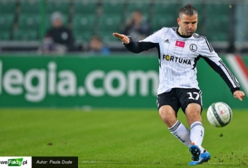 VIDEO: Siêu phẩm chân trái cực mạnh của Roberto Carlos được tái hiện ở Ba Lan