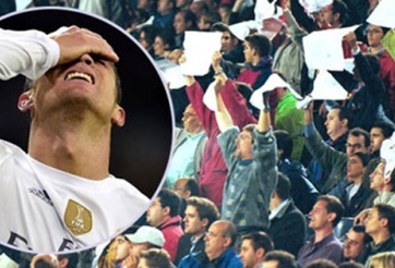 CĐV Real la ó Ronaldo, đòi Perez từ chức