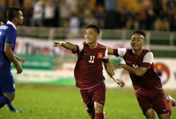 VIDEO: Lâm Ti Phông vô lê đẹp mắt tái lập thế dẫn bàn cho U21 Việt Nam