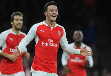 Hạ Dinamo Zagreb, Arsenal sống lại tham vọng đi tiếp