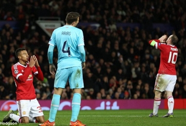 VIDEO: 2 pha bỏ lỡ đáng tiếc của Jese Lingard trước PSV