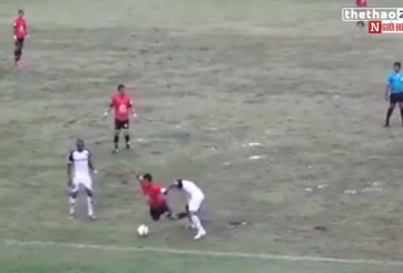 VIDEO: Khó đỡ với pha ăn vạ thô thiển ở giải VĐQG Thái Lan