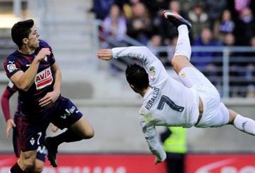 Song sát Bale - Ronaldo giúp Real chiến thắng Eibar