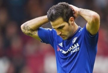 VIDEO: 2 pha sút phạt thảm họa của Fabregas cuối tuần qua