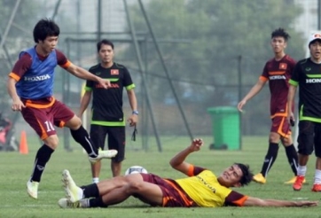 VIDEO: Công Phượng gây ấn tượng ở buổi tập đầu tiên cùng U23 Việt Nam