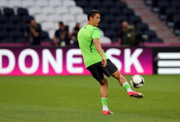 VIDEO: Xem Ronaldo ngẫu hứng trên sân tập Real