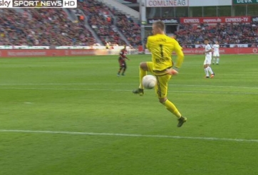 VIDEO: Khi thủ môn ở giữa ranh giới người hùng và tội đồ