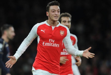 Ozil đoạt Cầu thủ Arsenal xuất sắc nhất tháng 11