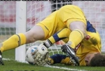 VIDEO: Những pha làm bàn hài hước trên sân cỏ thế giới