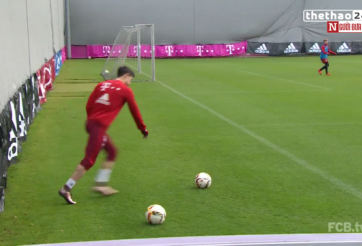 VIDEO: Lewandowski biểu diễn kỹ thuật siêu đẳng trên sân tập Bayern