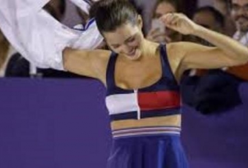 VIDEO: Trận đánh tennis nóng bỏng giữa Nadal và người đẹp