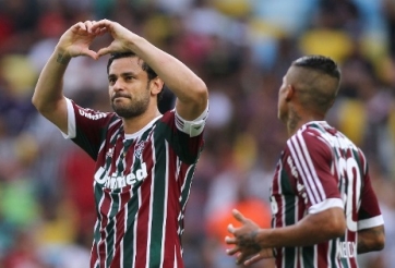 VIDEO: Siêu phẩm lốp bóng cực đỉnh của 'chân gỗ' tuyển Brazil