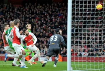 VIDEO: Bàn phản lưới nhà đáng tiếc của Giroud