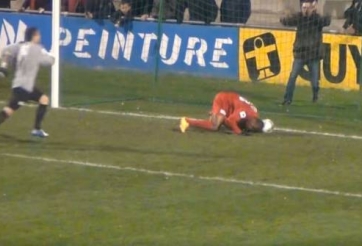 VIDEO: Pha ghi bàn kiểu 'hạ nhục' đối phương ở Cúp QG Pháp