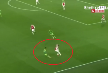 VIDEO: Pha qua người đầy ngẫu hứng của Ozil trước cầu thủ Sunderland