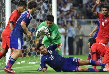 VIDEO: Izwan Mahbud - Thủ môn Singapore nổi như cồn với NHM J-League