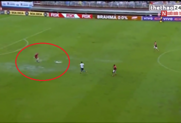 VIDEO: Khi thủ môn phán đoán như Neuer nhưng thua bởi... ý trời